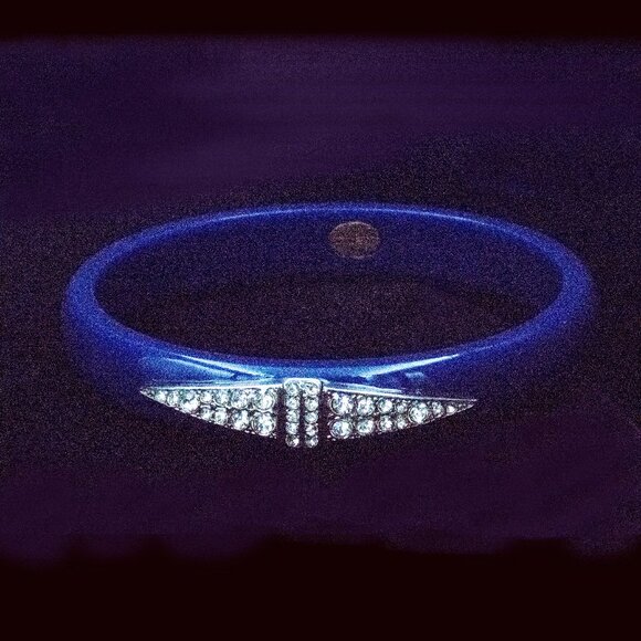LULU FROST BLUE RESIN & CRYSTAL BANGLE - JBYOCL1 - Picture 1 of 3